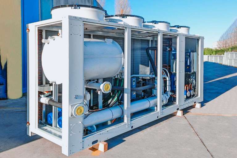 Customized chiller with inverter compressor, pump and optimized freecooling operation