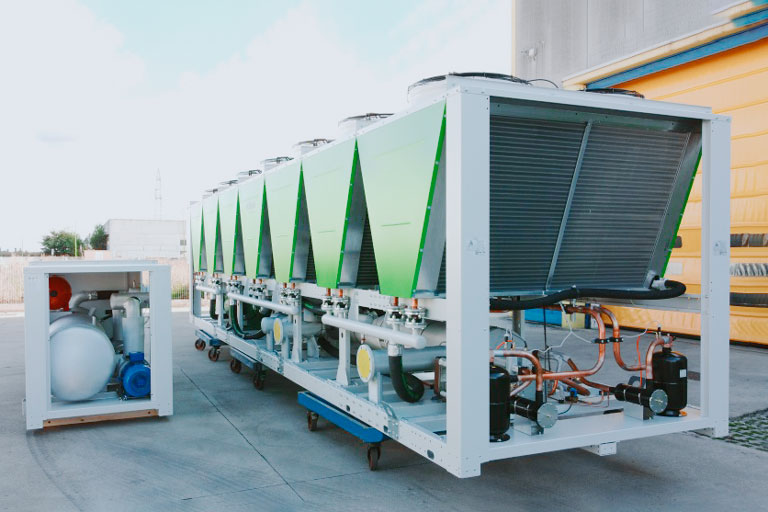 Freecooling chiller with inverter screw compressors